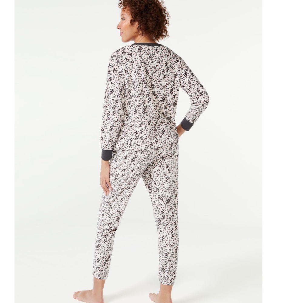 Joyspun Women's Velour Pajama
Sleep Set with Eye Mask, 3-Piece, - Picture 3 of 5